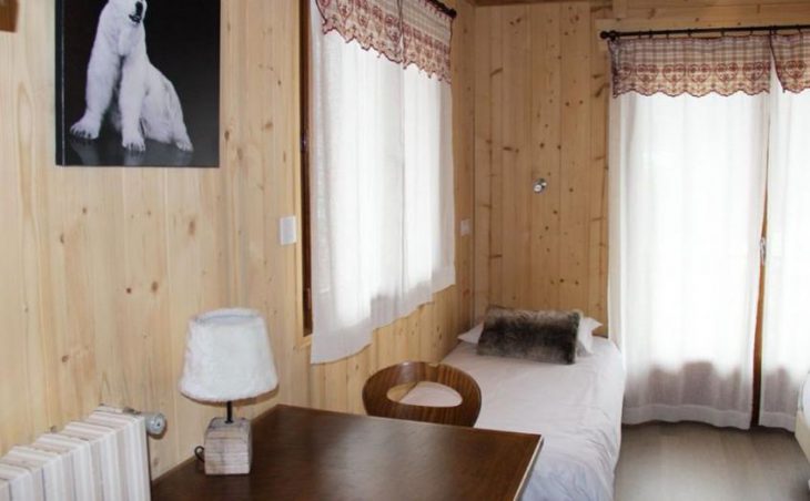 Hotel L’Ours Blanc, Morzine, Bed